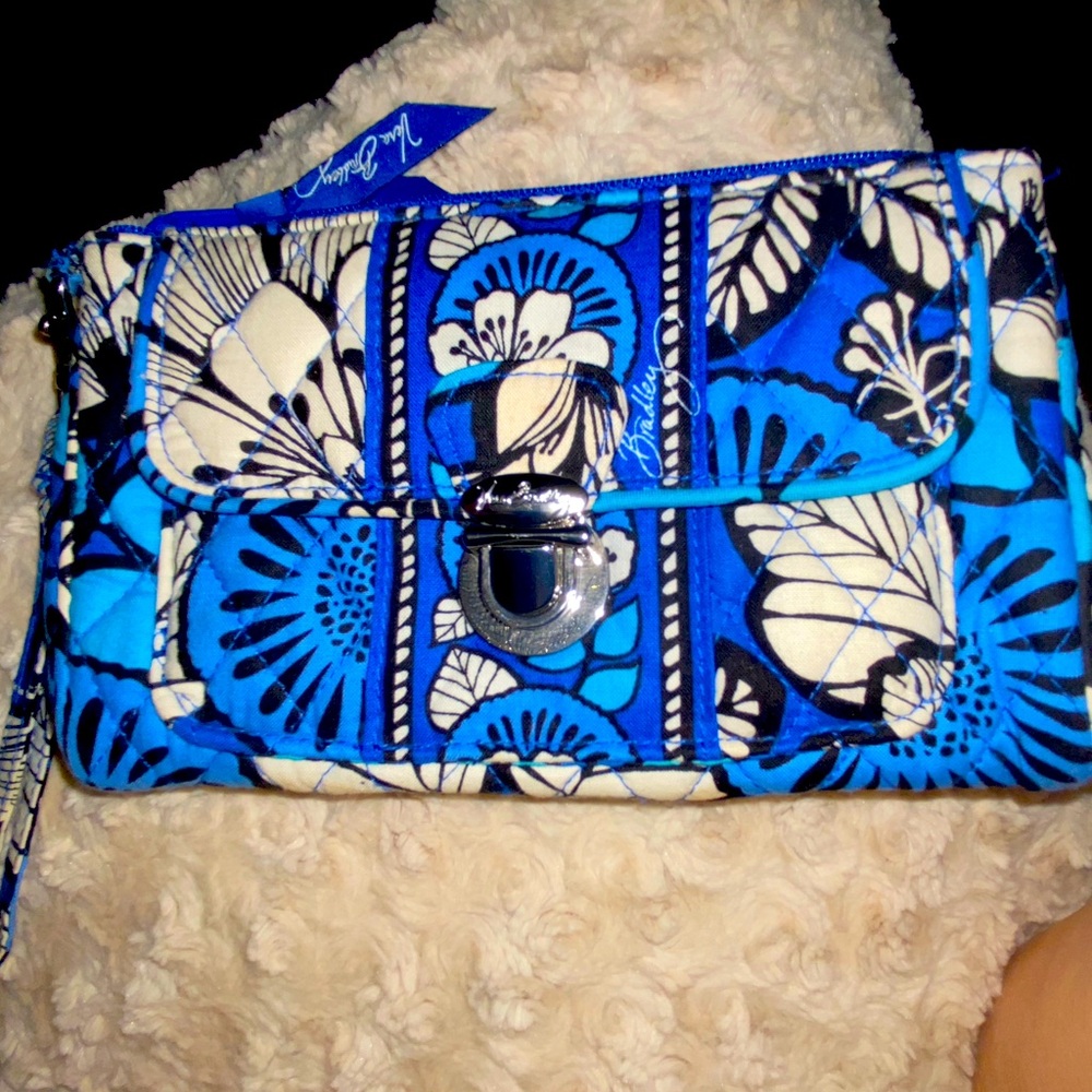 SALE!!! Vera Bradley very gently used wristlet/phone wristlet